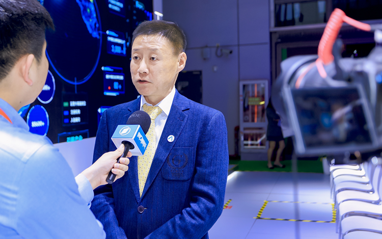 人力资源公司伟德国际1946国际高级副总裁段立新接受媒体采访