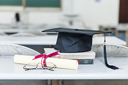 春招“黄金档”来袭：应届生看重落户政策 有企业招聘人数增五成